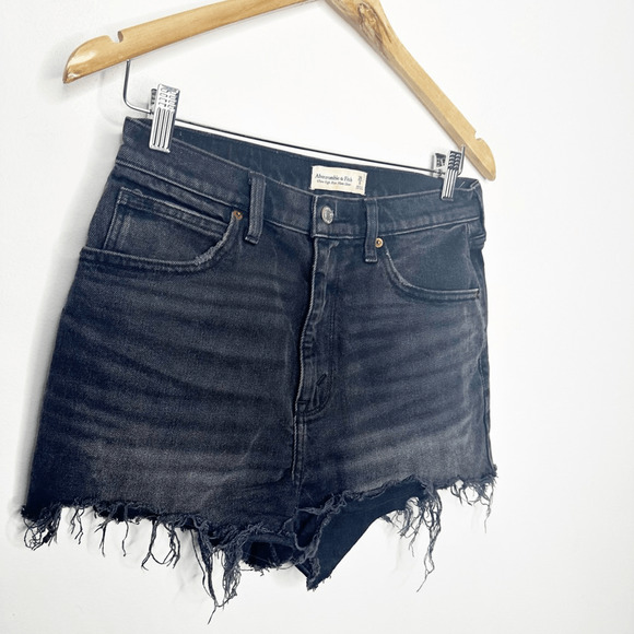 ABERCROMBIE & FITCH ULTRA HIGH RISE MOM SHORT Washed Black Gray womens 6 28 - Picture 3 of 6